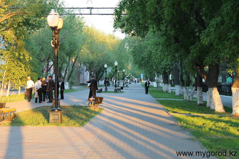 Улица конституции казахстана петропавловск. Петропавловск Казахстан Ленина. Петропавловск Казахстан улица Ленина. Петропавловск улица Конституции. Улица Конституции.